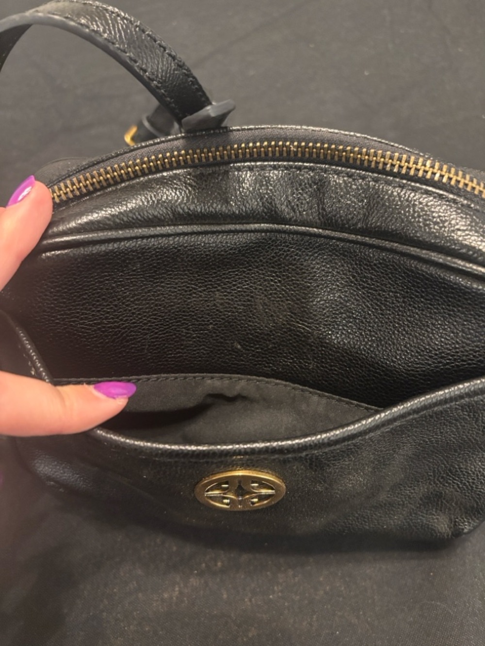 Fossil Brennon Camera Black Leather Crossbody Bag with Gold Accent - Picture 4 of 8